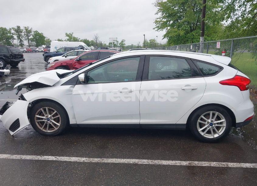 Photo 14 of 2016 Ford Focus SE (VIN 1FADP3K29GL354594)