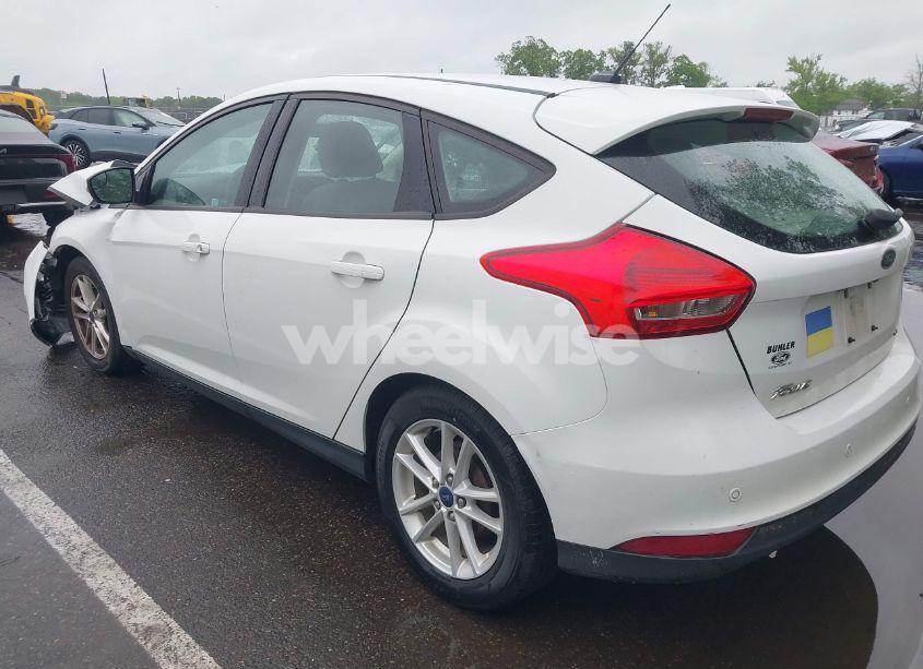 Photo 3 of 2016 Ford Focus SE (VIN 1FADP3K29GL354594)