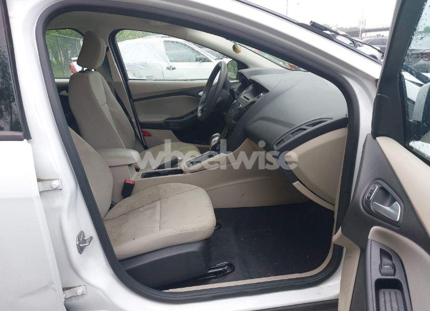 Photo 5 of 2016 Ford Focus SE (VIN 1FADP3K29GL354594)