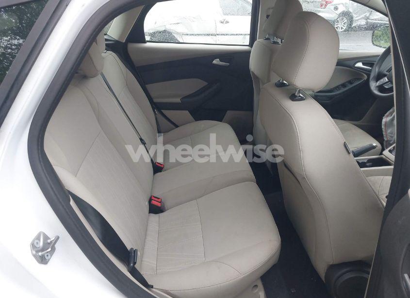 Photo 8 of 2016 Ford Focus SE (VIN 1FADP3K29GL354594)