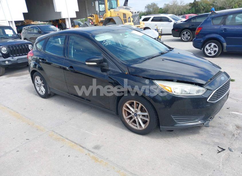 2016 Ford Focus SE (VIN 1FADP3K29GL367944) main photo