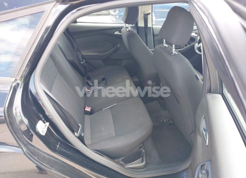 Photo 8 of 2016 Ford Focus SE (VIN 1FADP3K29GL367944)