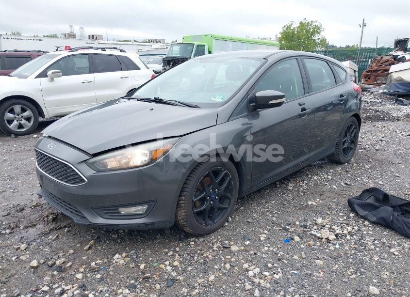 Photo 2 of 2016 Ford Focus SE (VIN 1FADP3K29GL370942)