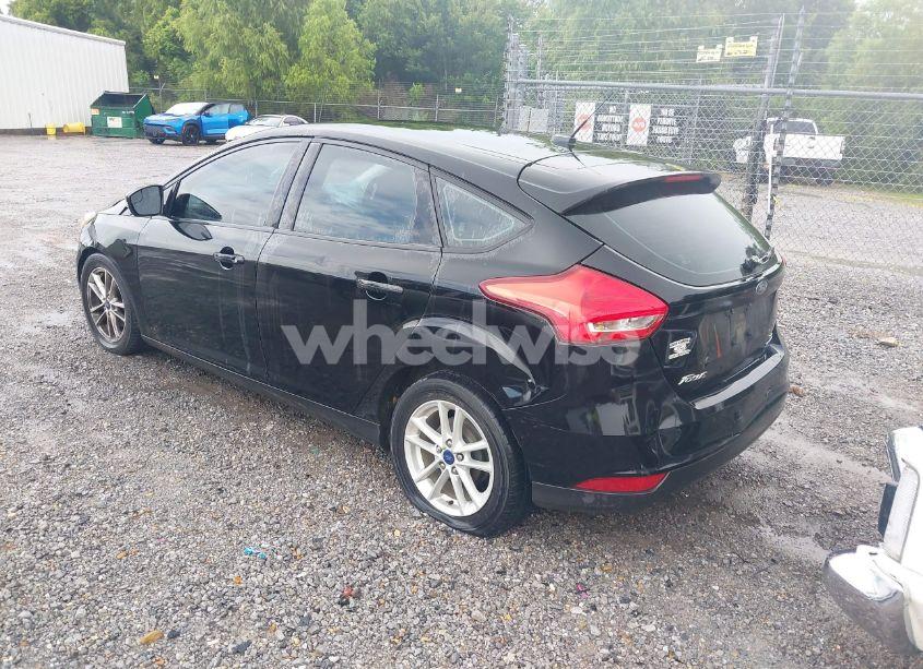 Photo 3 of 2016 Ford Focus SE (VIN 1FADP3K29GL376613)