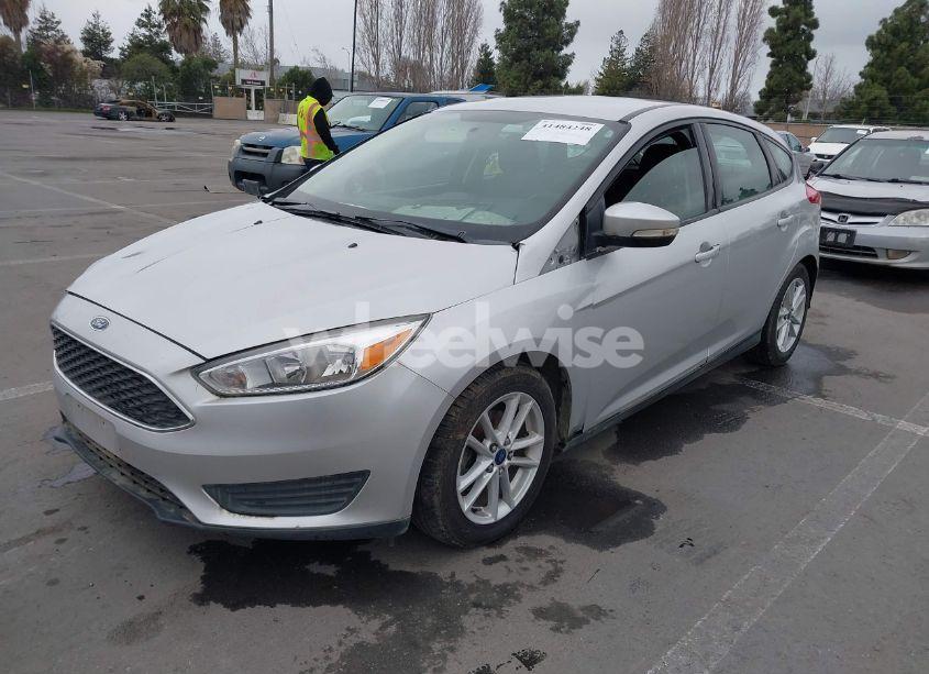 Photo 2 of 2016 Ford Focus SE (VIN 1FADP3K29GL384260)