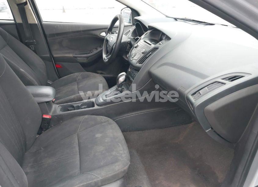 Photo 5 of 2016 Ford Focus SE (VIN 1FADP3K29GL384260)