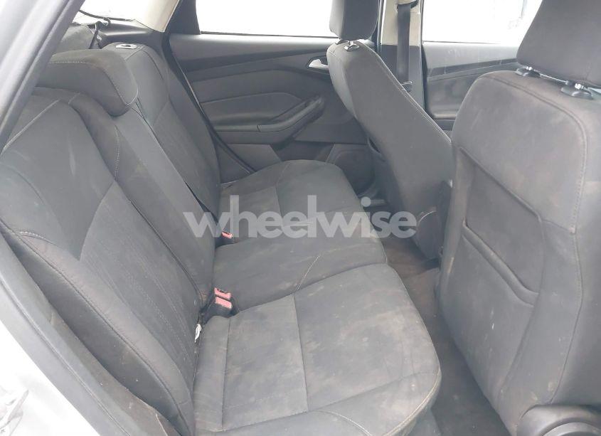 Photo 8 of 2016 Ford Focus SE (VIN 1FADP3K29GL384260)