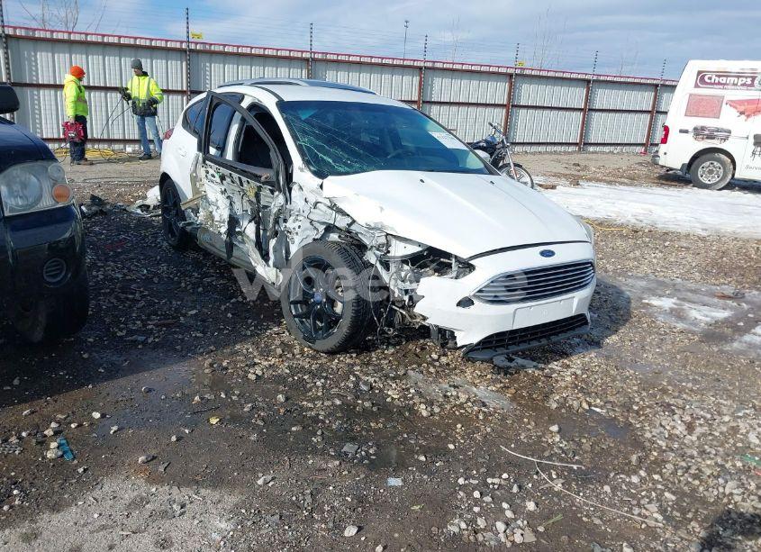 2016 Ford Focus SE (VIN 1FADP3K29GL406838) main photo