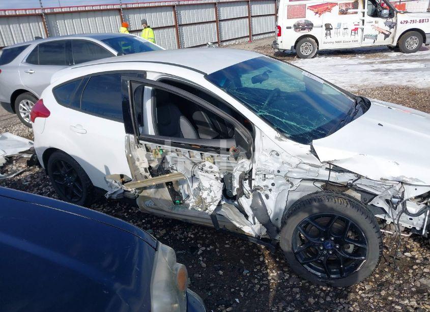 Photo 14 of 2016 Ford Focus SE (VIN 1FADP3K29GL406838)