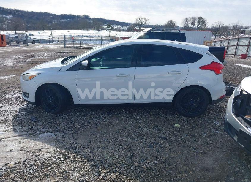 Photo 15 of 2016 Ford Focus SE (VIN 1FADP3K29GL406838)