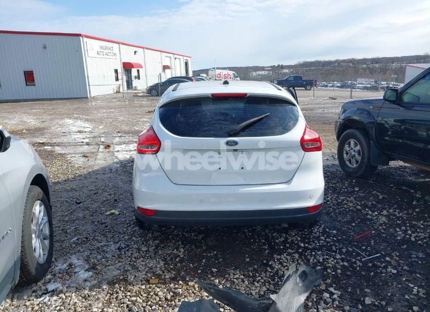 Photo 17 of 2016 Ford Focus SE (VIN 1FADP3K29GL406838)