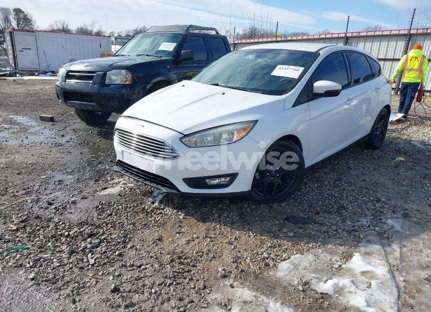 Photo 2 of 2016 Ford Focus SE (VIN 1FADP3K29GL406838)