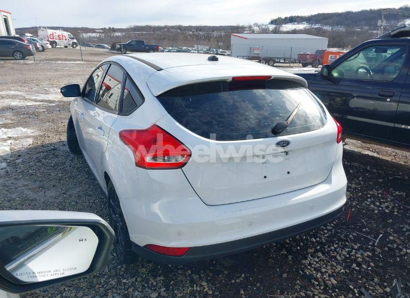 Photo 3 of 2016 Ford Focus SE (VIN 1FADP3K29GL406838)