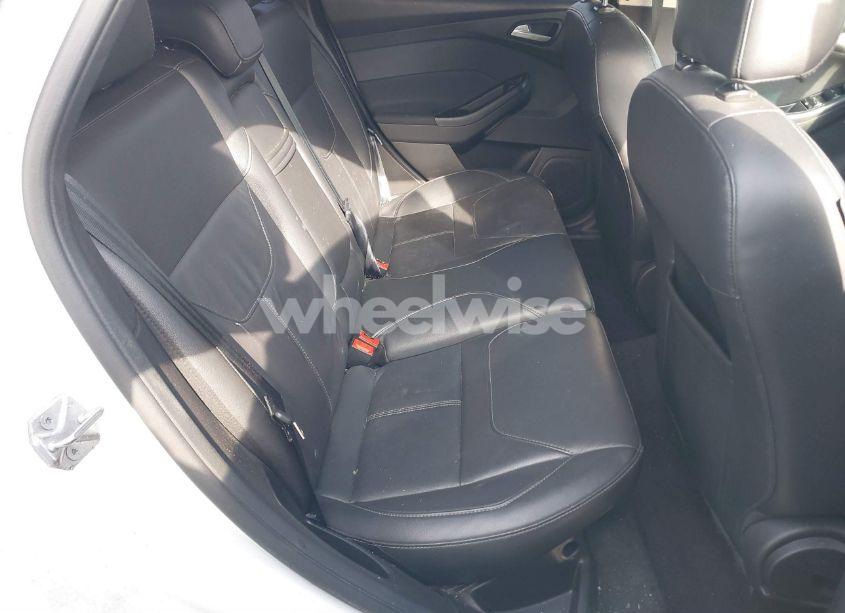 Photo 8 of 2016 Ford Focus SE (VIN 1FADP3K29GL406838)