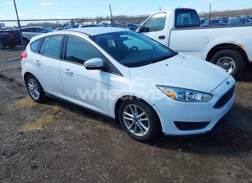 2017 Ford Focus SE (VIN 1FADP3K29HL217852) main photo