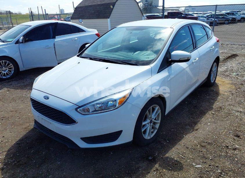 Photo 2 of 2017 Ford Focus SE (VIN 1FADP3K29HL217852)