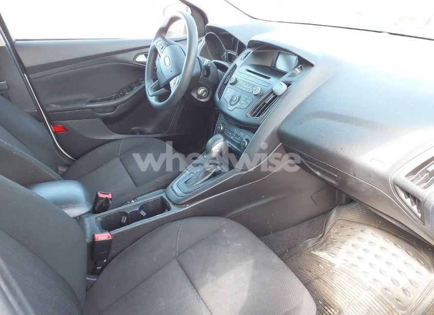 Photo 5 of 2017 Ford Focus SE (VIN 1FADP3K29HL217852)