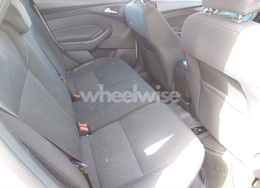 Photo 8 of 2017 Ford Focus SE (VIN 1FADP3K29HL217852)