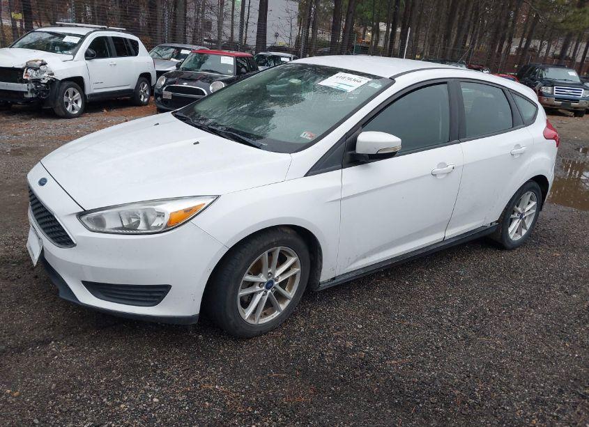 Photo 2 of 2017 Ford Focus SE (VIN 1FADP3K29HL218709)