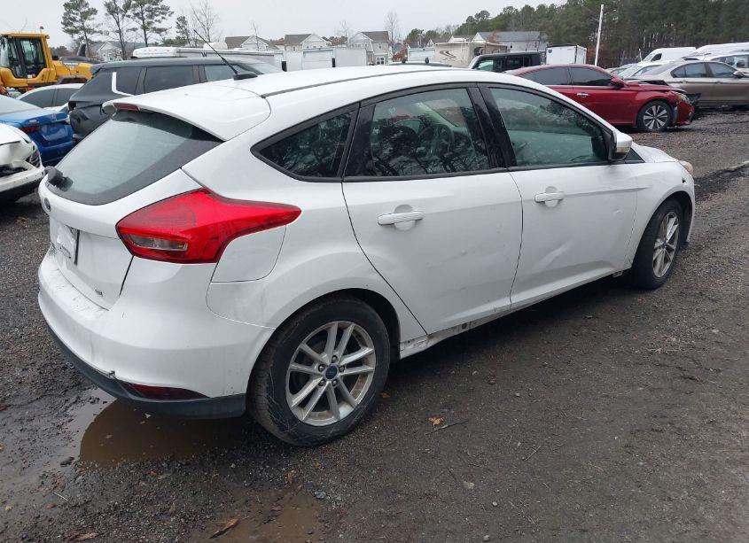 Photo 4 of 2017 Ford Focus SE (VIN 1FADP3K29HL218709)