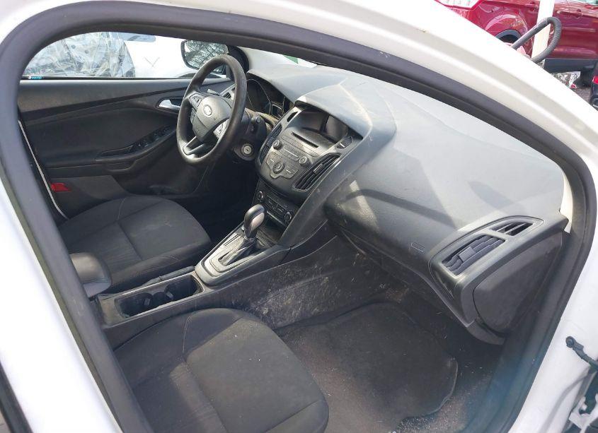 Photo 5 of 2017 Ford Focus SE (VIN 1FADP3K29HL218709)