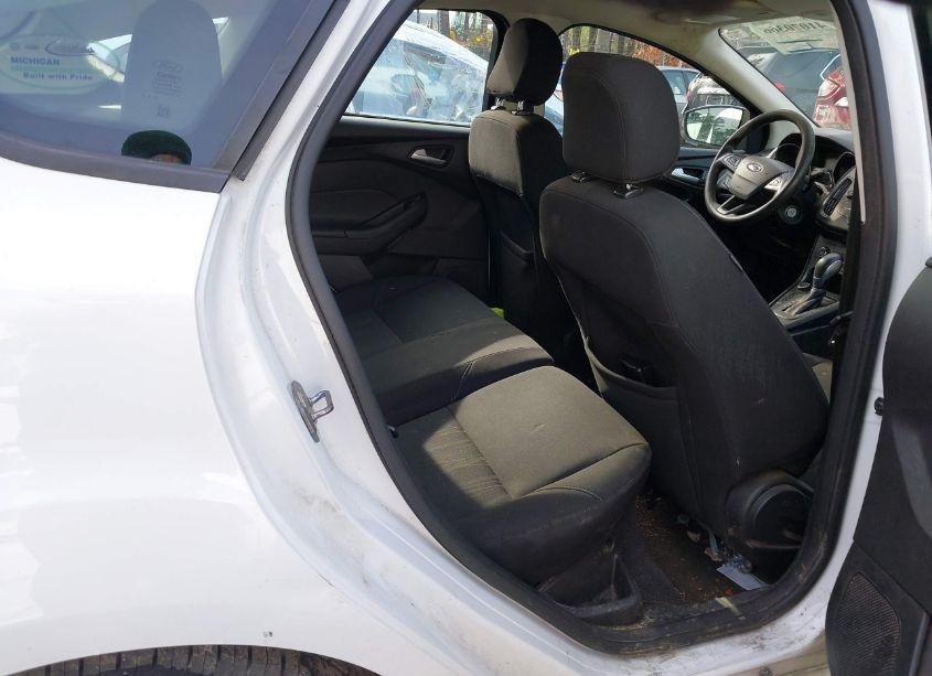 Photo 8 of 2017 Ford Focus SE (VIN 1FADP3K29HL218709)