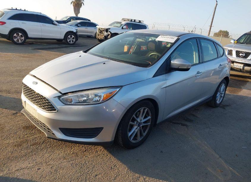 Photo 2 of 2017 Ford Focus SE (VIN 1FADP3K29HL231797)