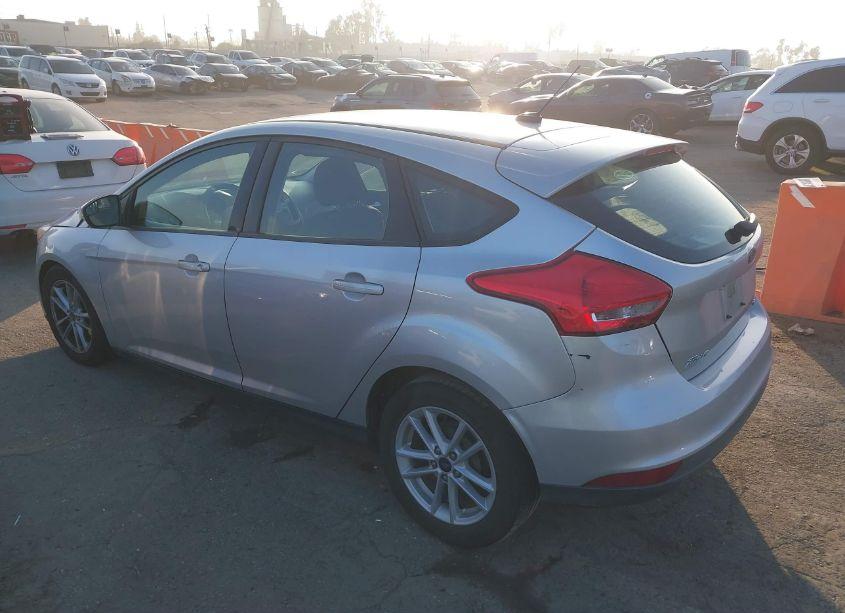 Photo 3 of 2017 Ford Focus SE (VIN 1FADP3K29HL231797)