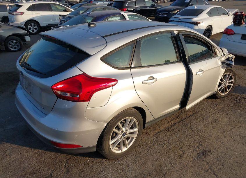 Photo 4 of 2017 Ford Focus SE (VIN 1FADP3K29HL231797)