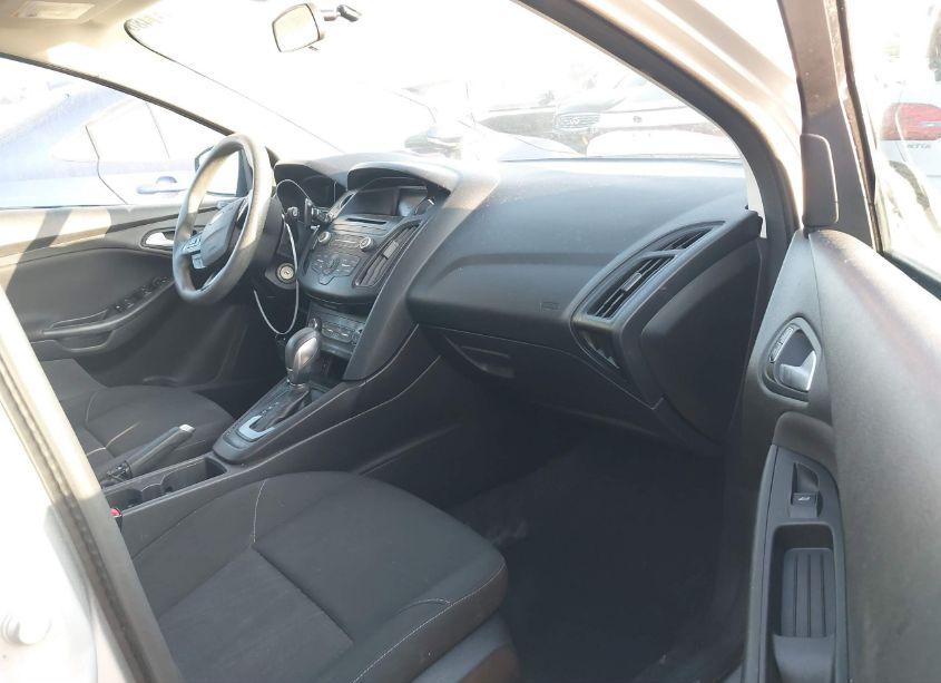 Photo 5 of 2017 Ford Focus SE (VIN 1FADP3K29HL231797)