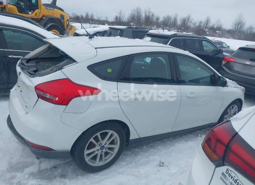 Photo 13 of 2017 Ford Focus SE (VIN 1FADP3K29HL246932)