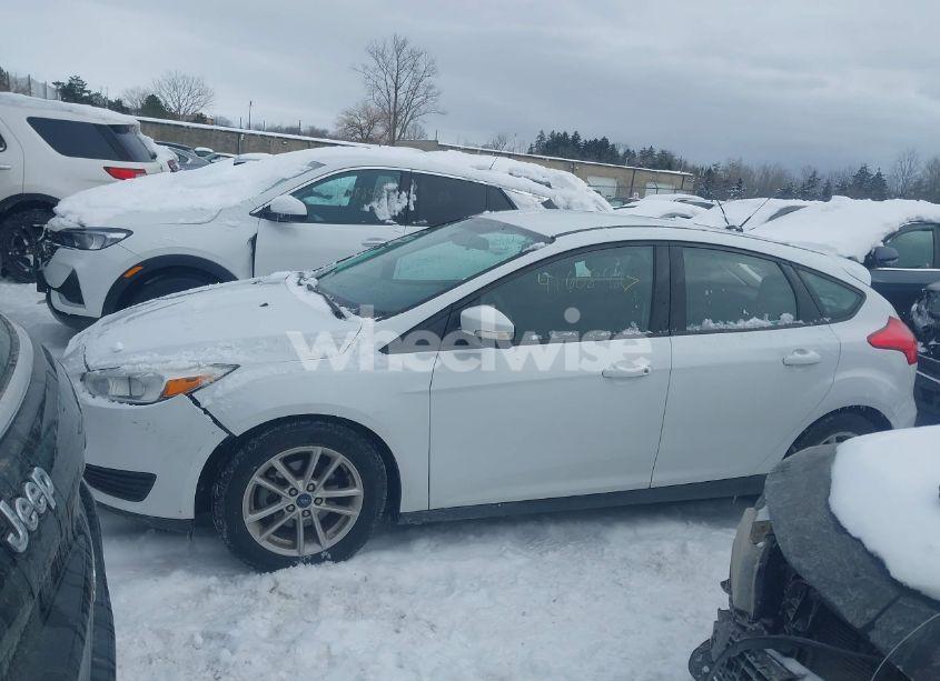 Photo 14 of 2017 Ford Focus SE (VIN 1FADP3K29HL246932)