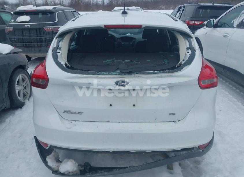 Photo 16 of 2017 Ford Focus SE (VIN 1FADP3K29HL246932)