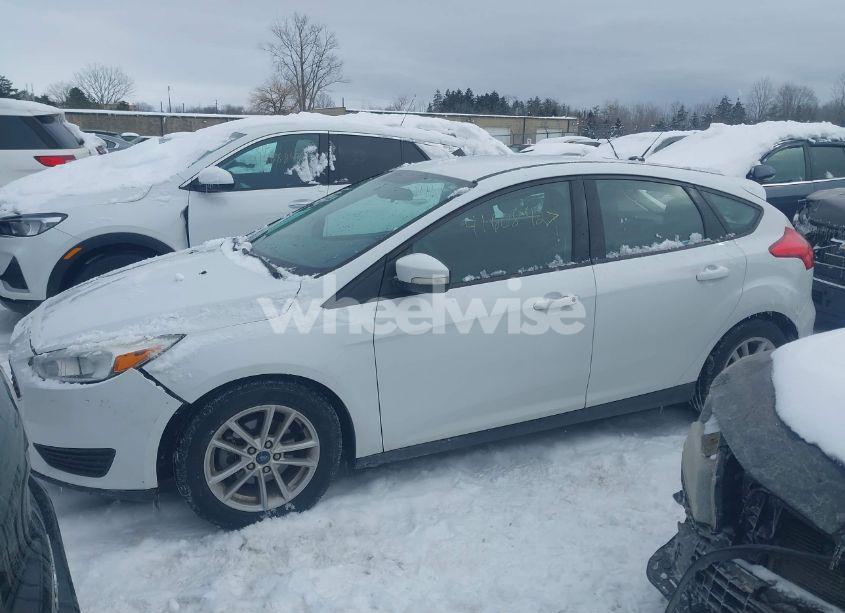 Photo 2 of 2017 Ford Focus SE (VIN 1FADP3K29HL246932)