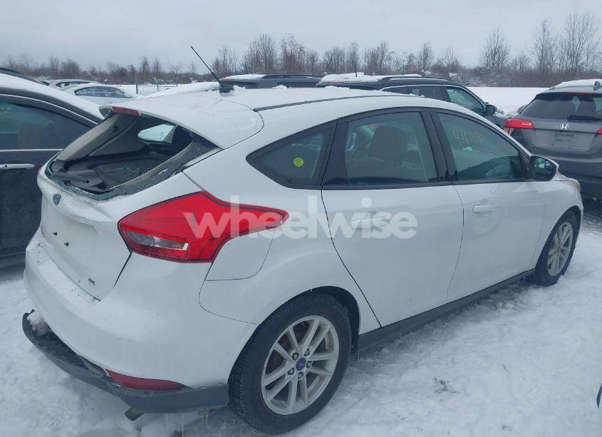 Photo 4 of 2017 Ford Focus SE (VIN 1FADP3K29HL246932)