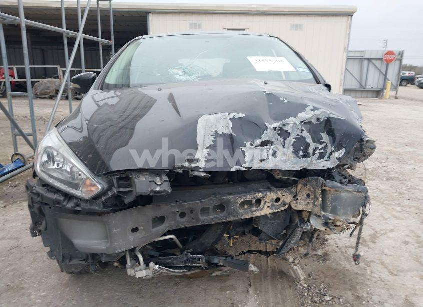 Photo 13 of 2017 Ford Focus SE (VIN 1FADP3K29HL258689)