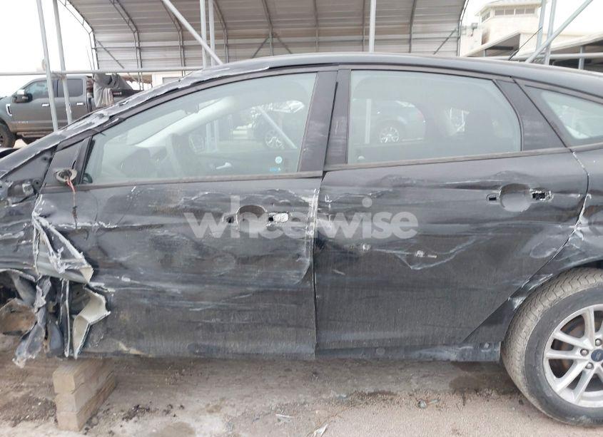 Photo 15 of 2017 Ford Focus SE (VIN 1FADP3K29HL258689)