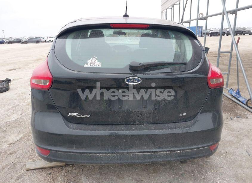 Photo 17 of 2017 Ford Focus SE (VIN 1FADP3K29HL258689)