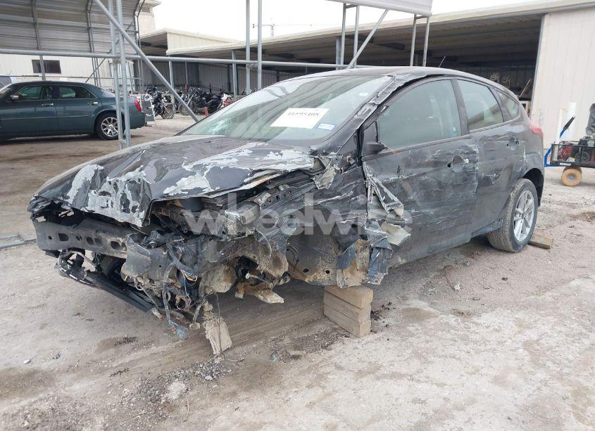 Photo 2 of 2017 Ford Focus SE (VIN 1FADP3K29HL258689)