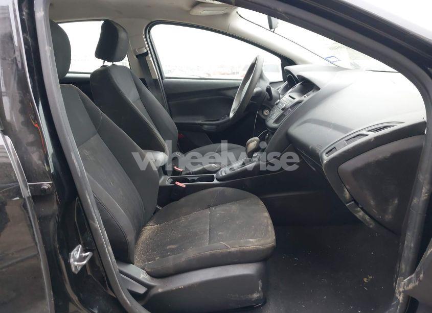 Photo 5 of 2017 Ford Focus SE (VIN 1FADP3K29HL258689)