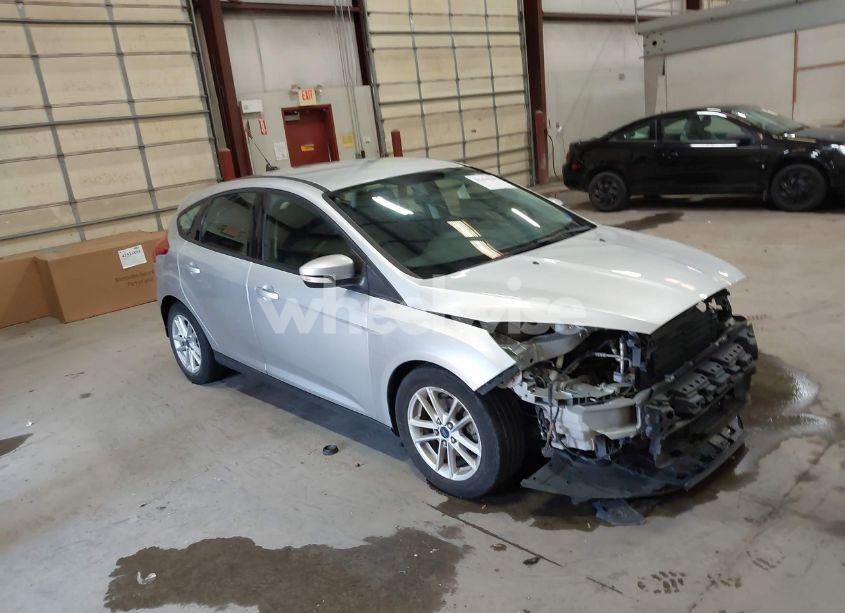 2017 Ford Focus SE (VIN 1FADP3K29HL289294) main photo