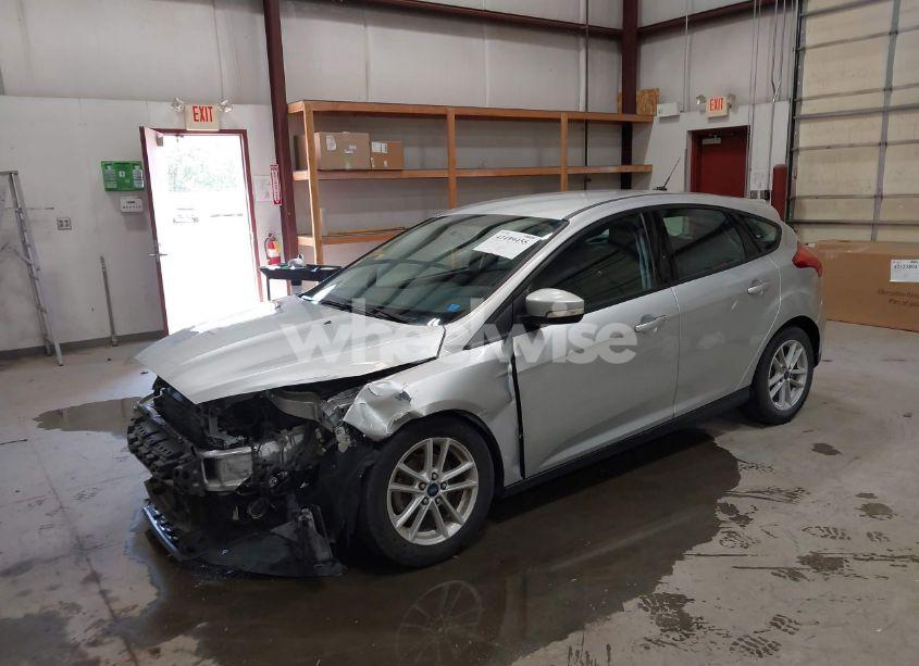 Photo 2 of 2017 Ford Focus SE (VIN 1FADP3K29HL289294)