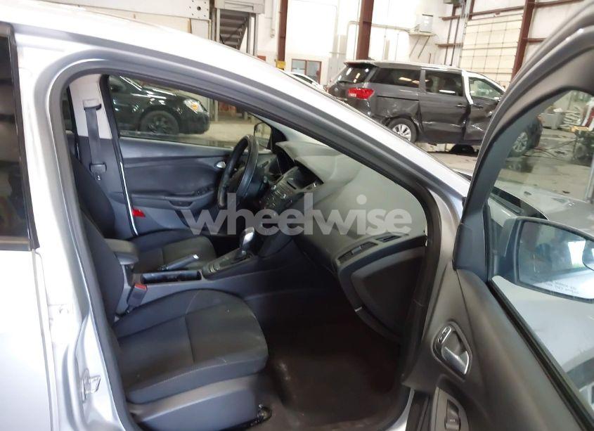 Photo 5 of 2017 Ford Focus SE (VIN 1FADP3K29HL289294)