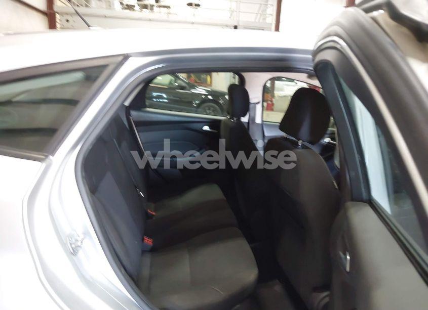 Photo 8 of 2017 Ford Focus SE (VIN 1FADP3K29HL289294)