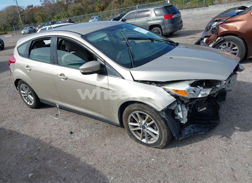 2017 Ford Focus SE (VIN 1FADP3K29HL289439) main photo