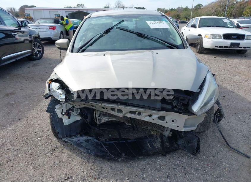 Photo 12 of 2017 Ford Focus SE (VIN 1FADP3K29HL289439)