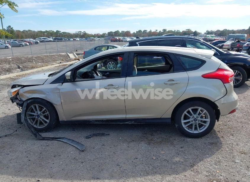 Photo 14 of 2017 Ford Focus SE (VIN 1FADP3K29HL289439)