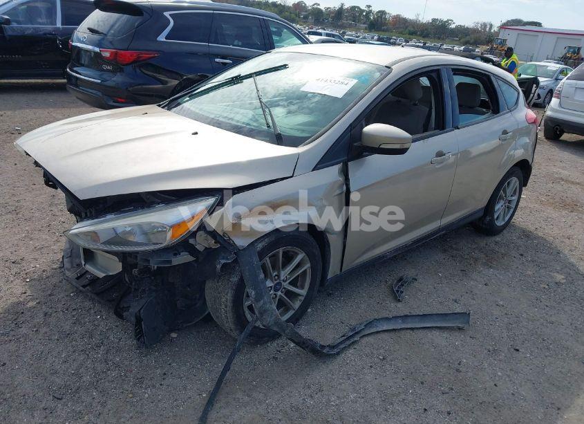 Photo 2 of 2017 Ford Focus SE (VIN 1FADP3K29HL289439)