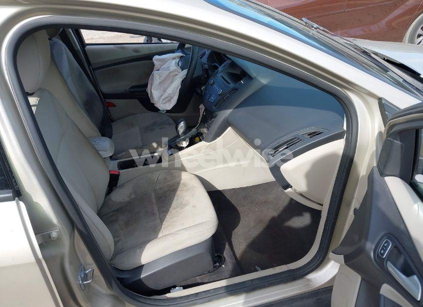 Photo 5 of 2017 Ford Focus SE (VIN 1FADP3K29HL289439)