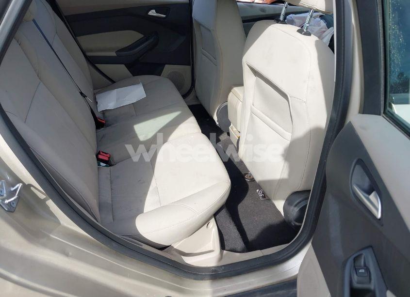 Photo 8 of 2017 Ford Focus SE (VIN 1FADP3K29HL289439)